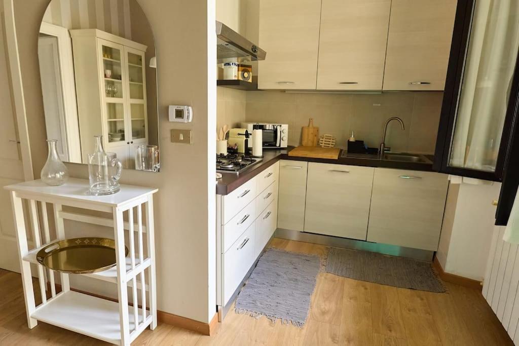 Modern Apartment - Near Isola Distric And Centrale Мілан Екстер'єр фото